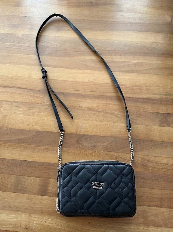 Guess Borse da donna: Schwarze Handtasche Guess – Usato da Schmerikon venduto da lis_lj2v
