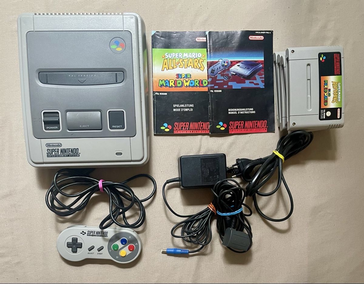 Nintendo Console: Nintendo SNES Europa + Manuale e 4 Giochi Top Condition Test – Usato da Gordola venduto da Vintage-Toys
