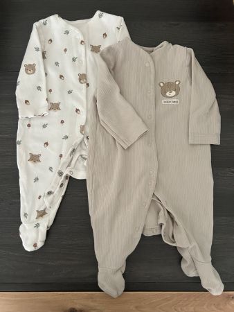 2 süsse Strampler / Pyjamas von C&A wie neu