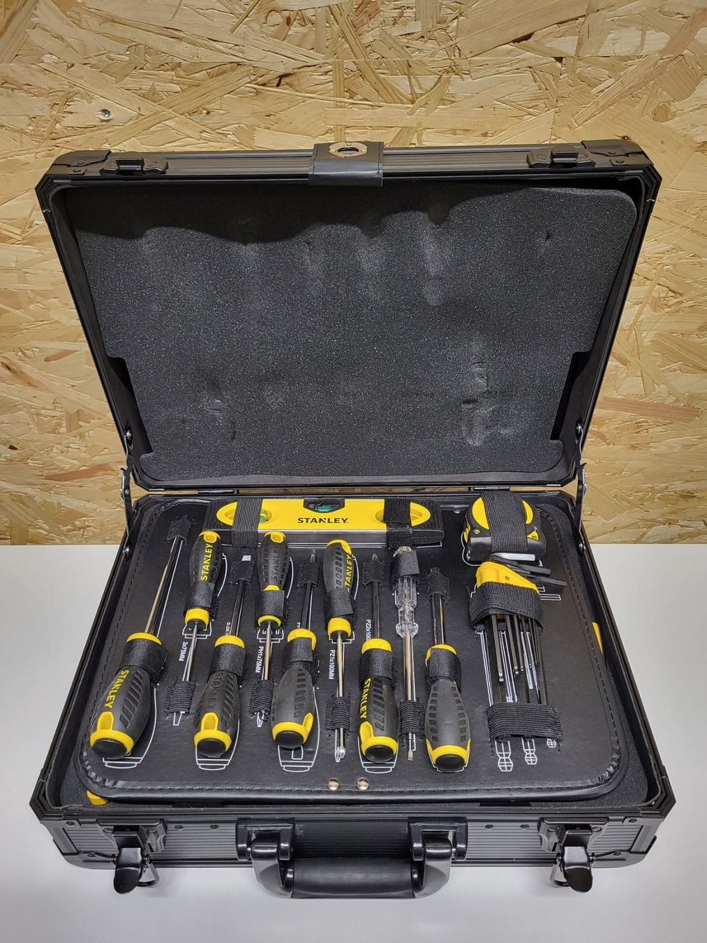 Stanley Tous les outils: STANLEY Werkzeugkoffer 142 Teile – Neuf (Voir description) à Brügg BE par POU-BELLE 4