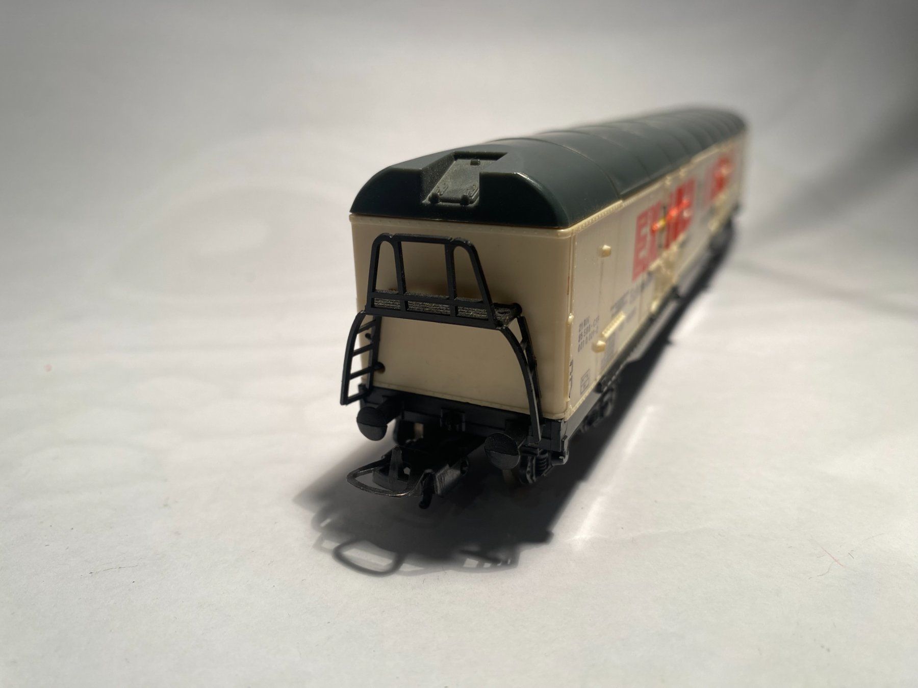 Lima Modelleisenbahnen: LIMA Doppelachsiger Güterwagen EXBIER, DC Achsen – Gebraucht aus Buchrain von Modellbahn11 3
