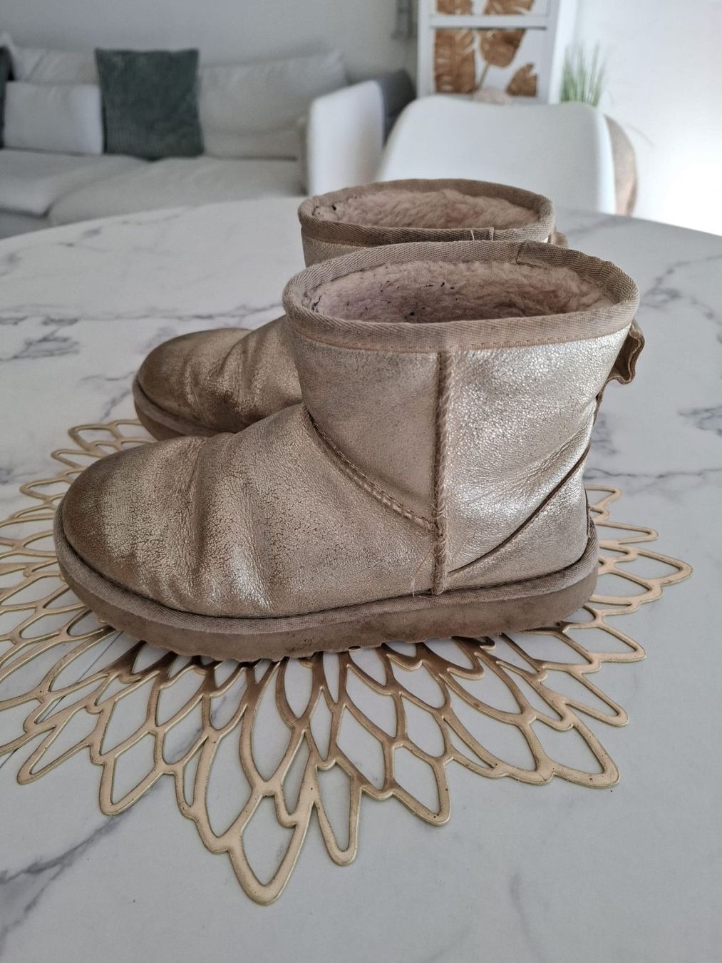 Ugg Scarpe per ragazze: UGG Kinder Stiefel, goldfarben, Gr. 36 – Usato da Massagno venduto da Michaela.F 7