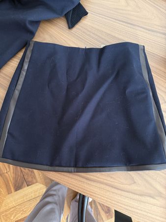 Jupe courte Sandro bleu marine détails cuir taille 1