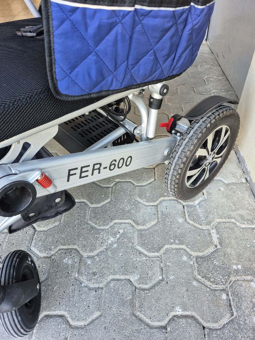 Rollstühle: Elektro Rollstuhl zusammen- klappbar. – Gebraucht aus Obernau von Trix50 3