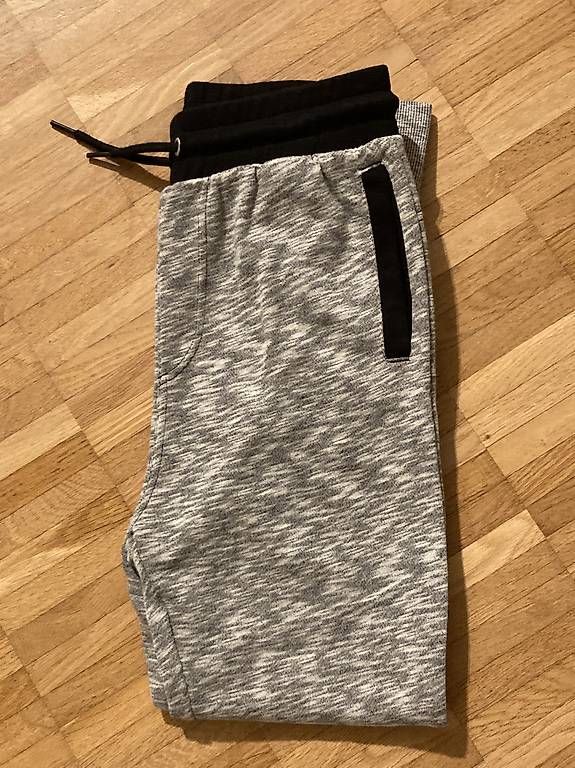 Pantaloni: Trainerhose/Jogginghose Gr 152 – Usato da Fislisbach venduto da MichaHa 2