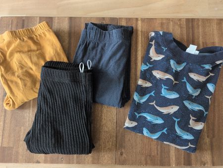 Kinder Pullover Walmotiv und 3 Leggings Set Grösse 110/116