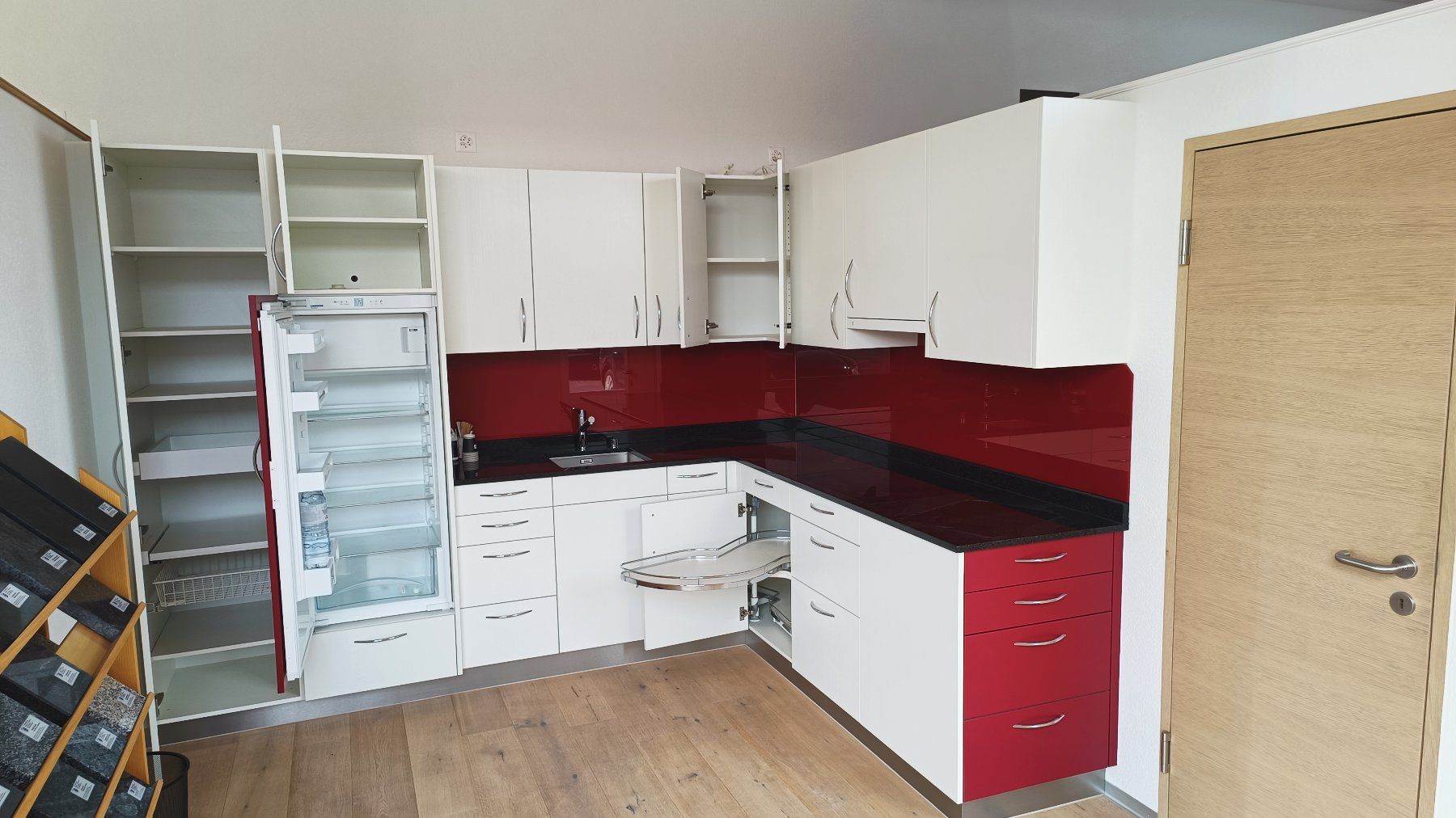 V-Zug Cucine complete: Ausstellungsküche inkl. Geräte – Usato da Wichtrach venduto da abrenzikofer 1