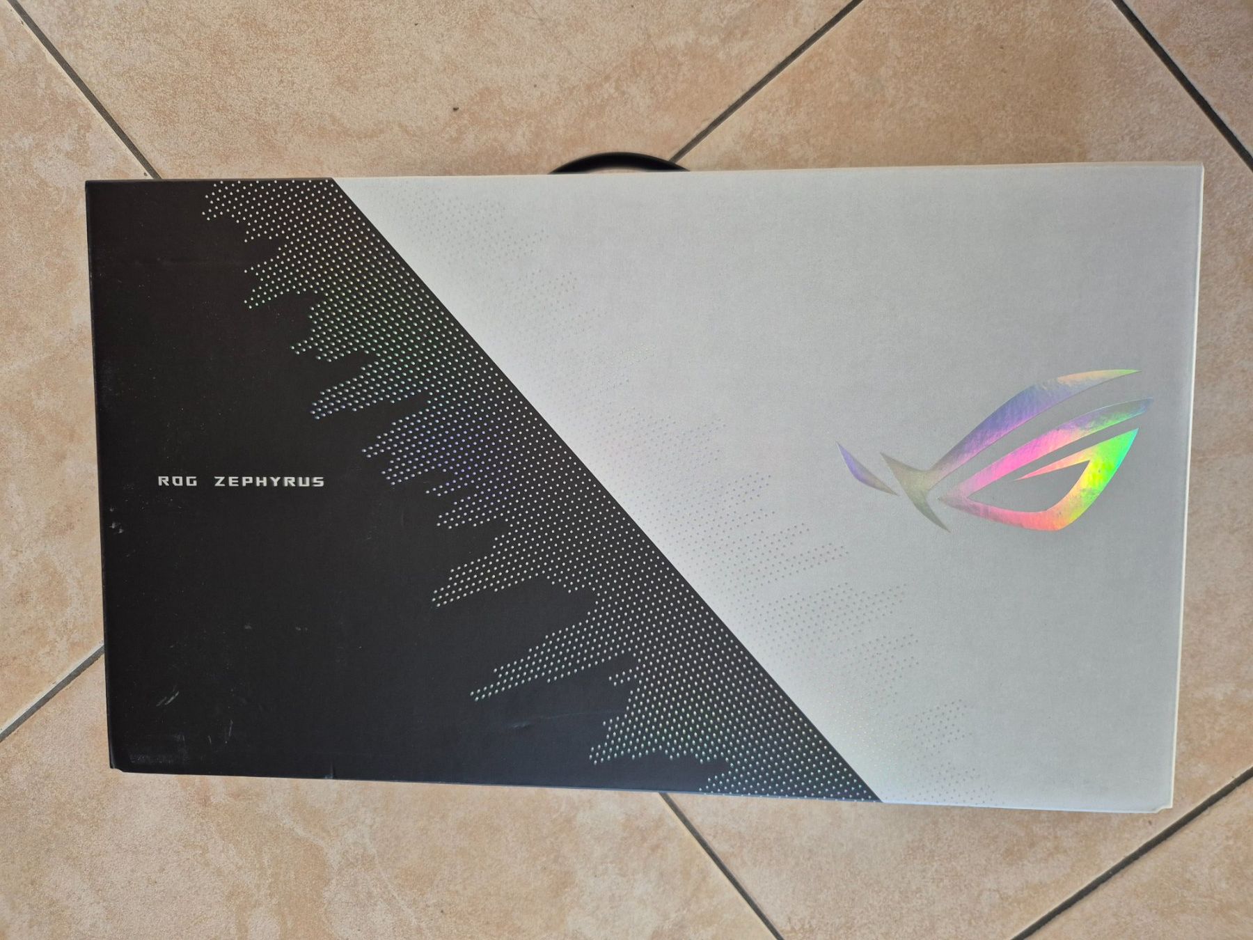 Asus Notebook: Asus GA401l mit zubehör Defekt – Usato da Opfikon venduto da Steins_Siedlung