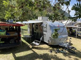 Hochwertiger Bürstner Averso plus 510 Wohnwagen mit Hubbett