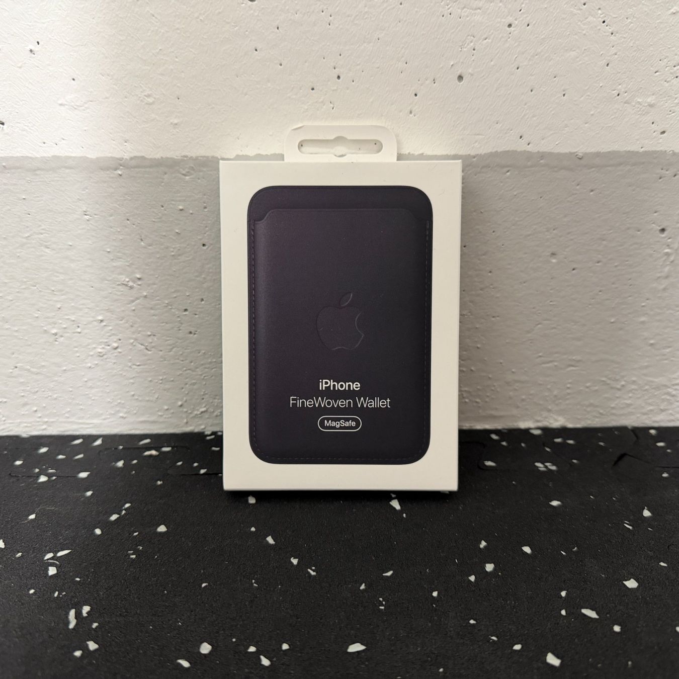Portafogli: Apple | FineWoven Wallet | Schwarz – Usato da Tägerwilen venduto da Skillet