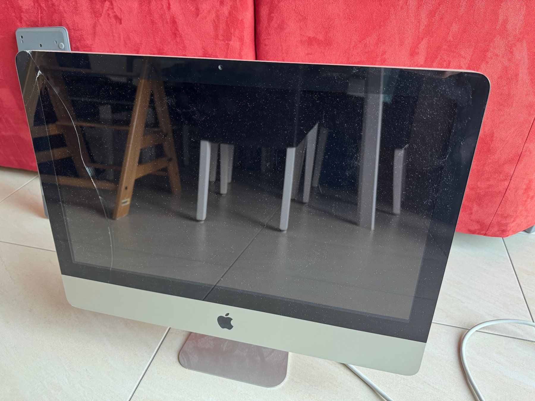 Apple PC: iMac 21.5" Mi 2011 Intel Core i7 16 Go RAM 2 To HDD – Difettoso da Bellinzona venduto da tiger_6500