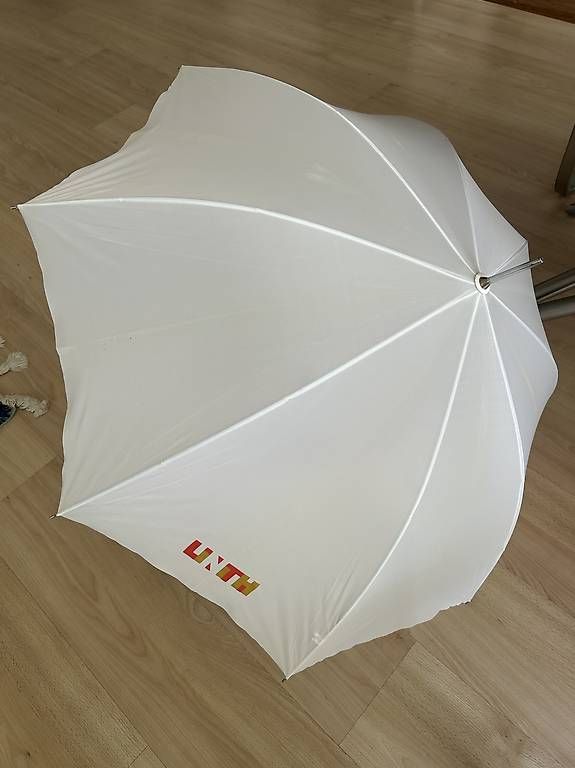 Parapluies: XXL Regenschirm  – D'occasion à Stans par Fourcats 3
