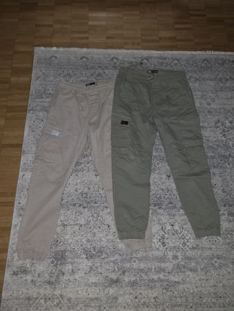 2 Herren Cargohosen beige/oliv Grösse M guter Zustand