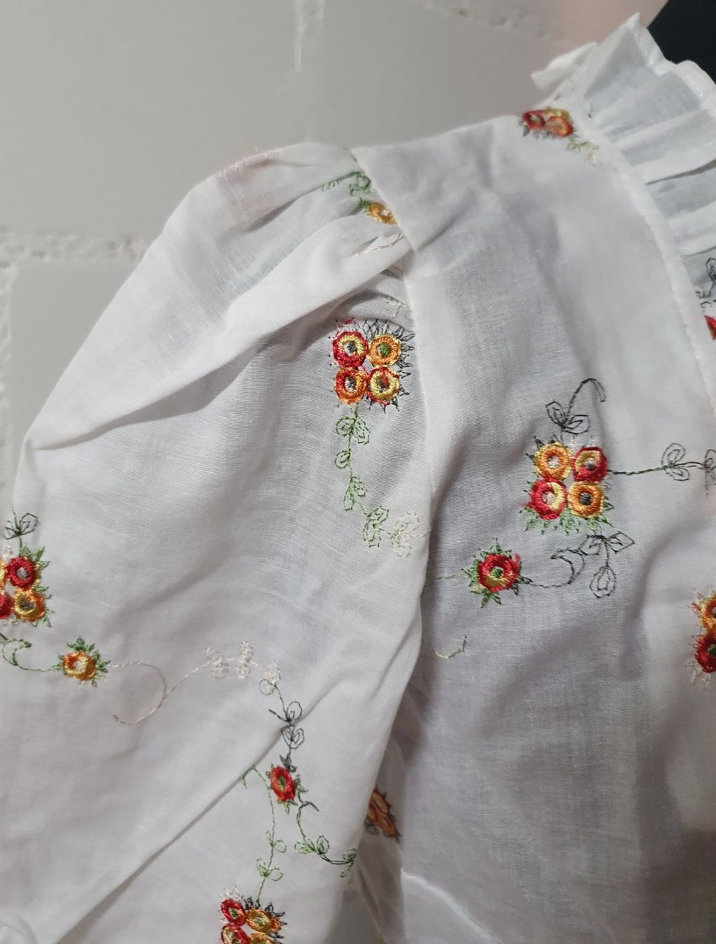 Camicette: Neu: "Pierre Marcel" / Dirndl Bluse Gr. 42 /  BW - Leinen – Nuovo (secondo la descrizione) da Muri AG venduto da Edlerweiss 4