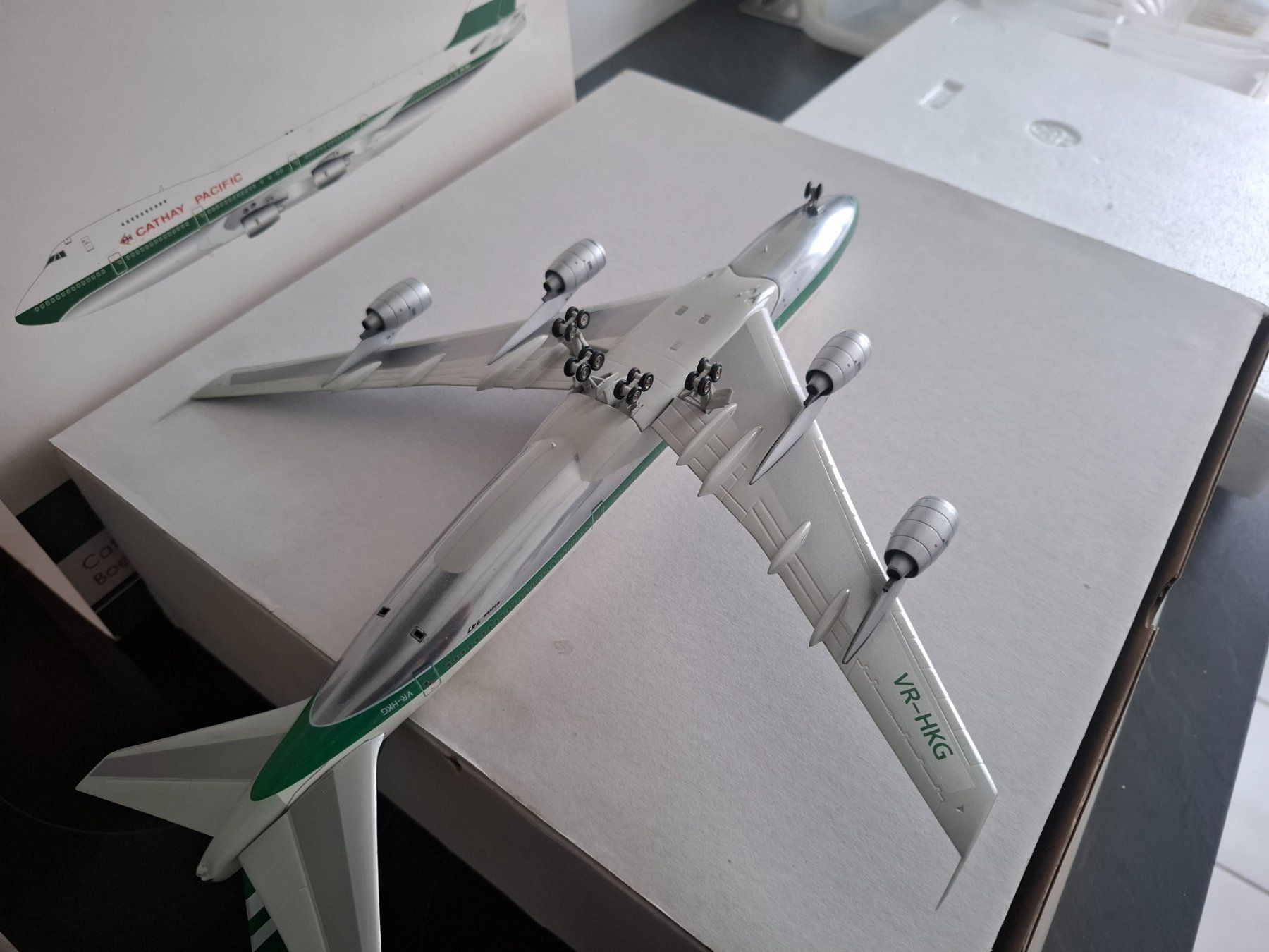 Kit di modellismo & Modellini statici: Boeing 747-267 Cathay Pacific 1/200 polished – Nuovo (secondo la descrizione) da Riehen venduto da DVD-Palace 1