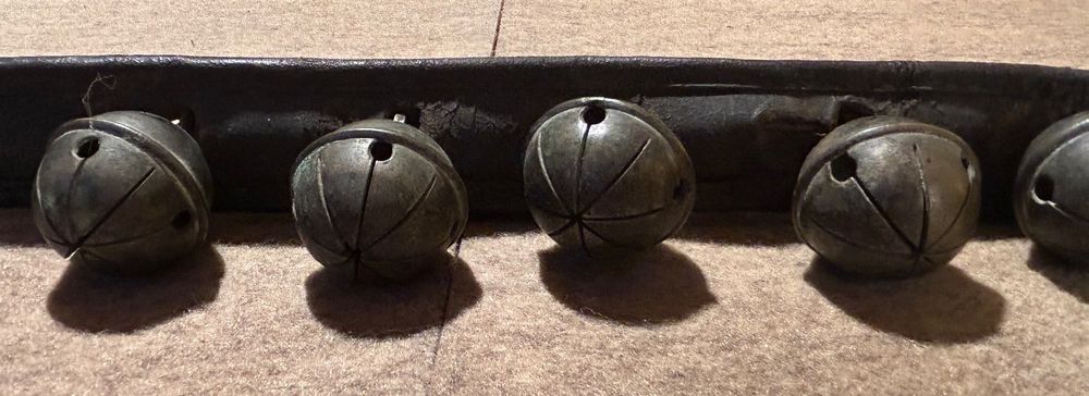 Suneast Glöckchen Set - 50 Stück Antike Bronze Schellen 18mm Für DIY & Dekoration