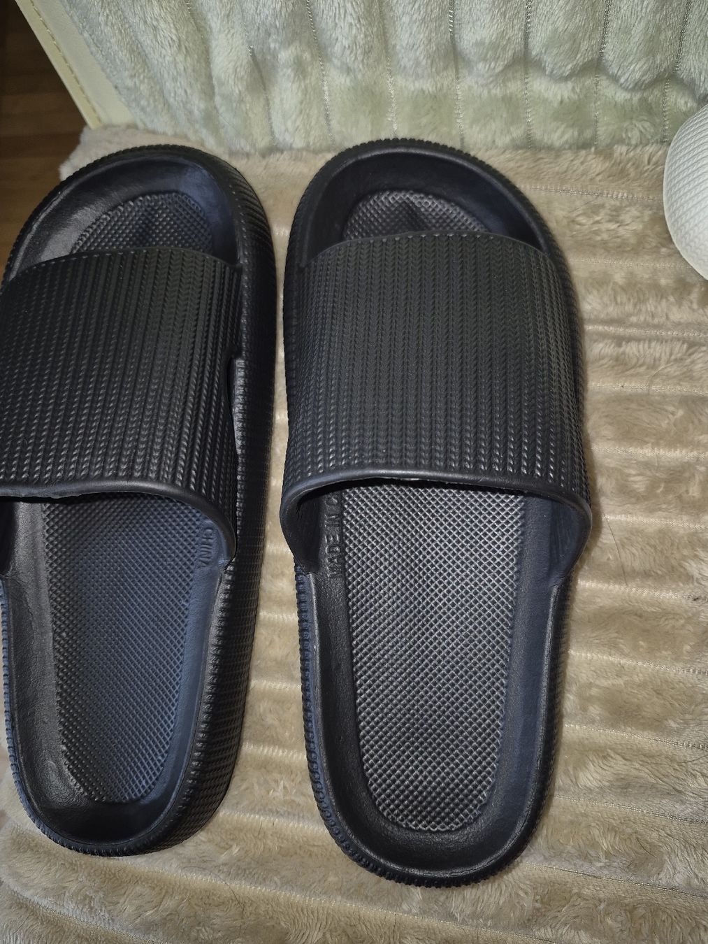 Scarpe da donna: Pantoffeln schwarz Grösse 39 neu – Nuovo (secondo la descrizione) da Au ZH venduto da fundgruebli