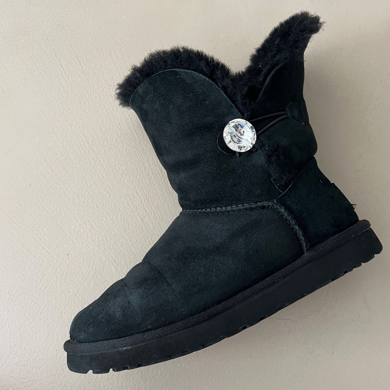 Ugg Damenschuhe: UGG Damen Bailey Button Bling Boot 🖤 – Gebraucht aus Zürich von ClosetQueen
