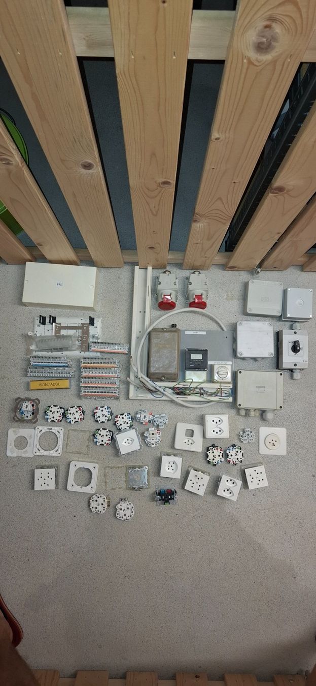 Spine: Konvolut Elektromaterial – Usato da Zürich venduto da male80 1