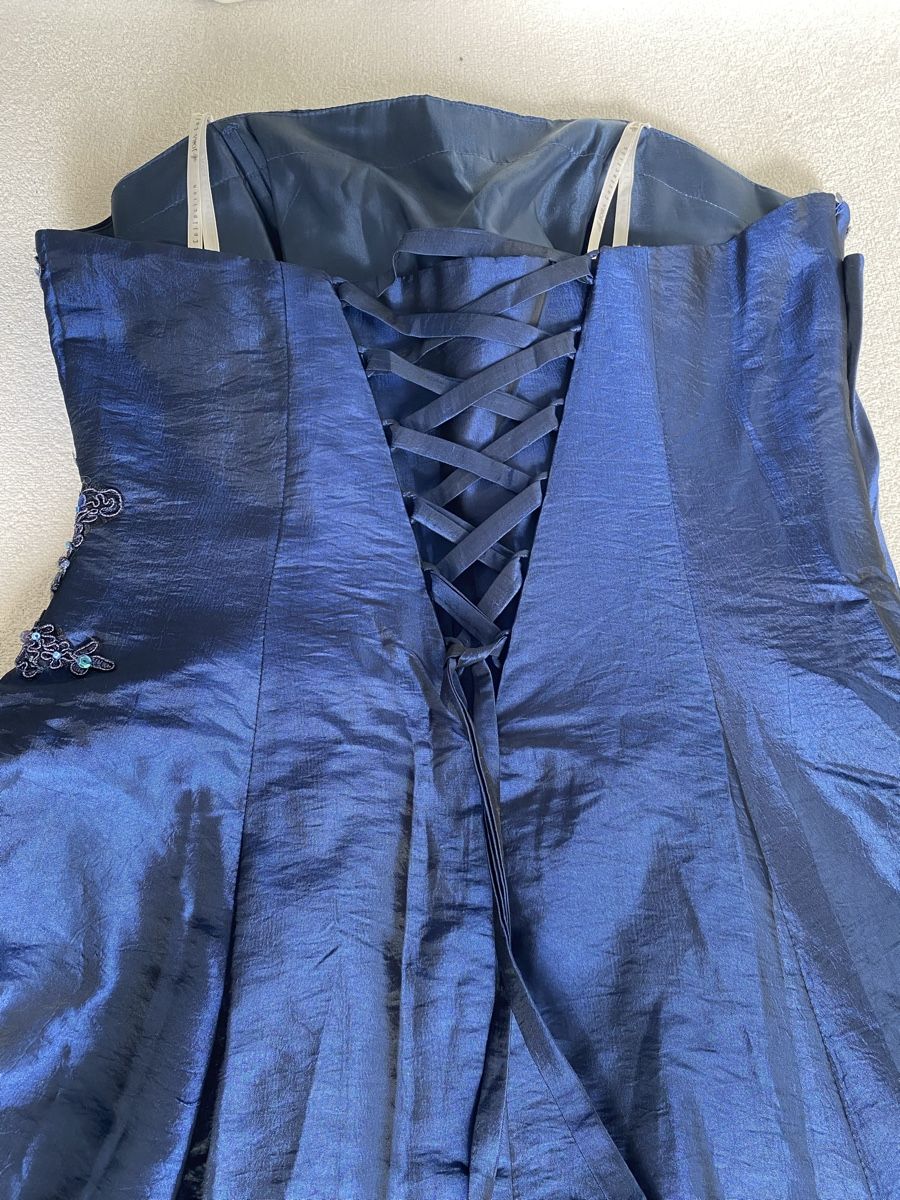 Robes: Robe bleue de bal | Taille M – D'occasion à geneve par cey_5ywd 3