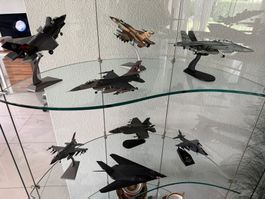 Sammlung 8 wunderschöner überragender Kampfjets aus Metall