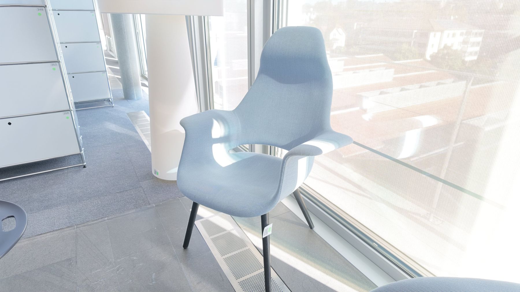 Poltrone: Vitra Organic Highback Sessel, Stoff Blau – Usato da Affoltern am Albis venduto da Zapro