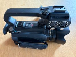 Canon XA10 Videokamera mit RØDE NTG3 Richtmikrofon