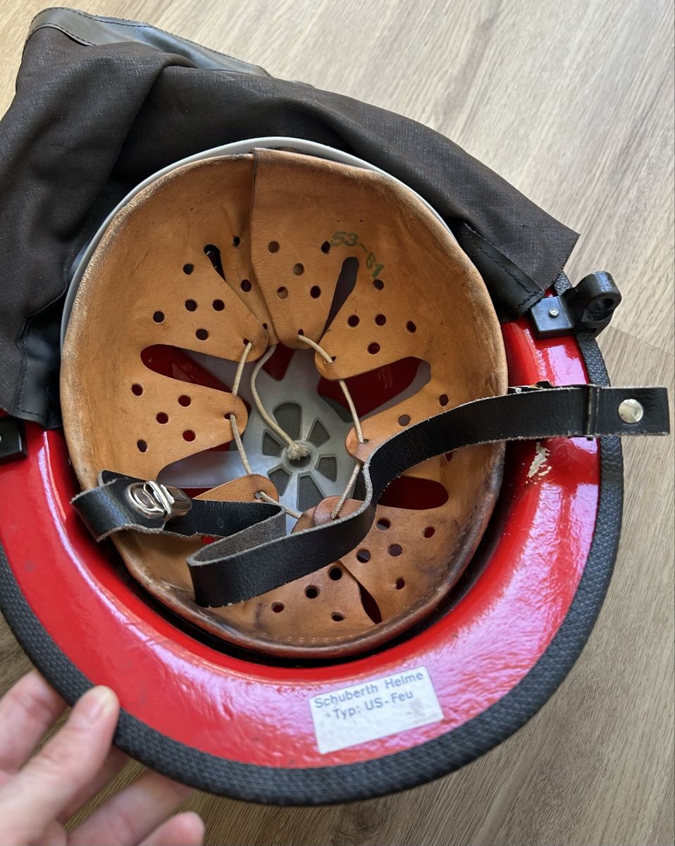 Feuerwehr: Alter Feuerwehrhelm – Gebraucht aus Flumenthal von ann_zd8v 2