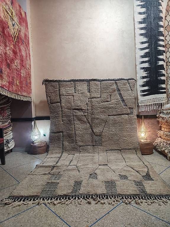 Tappeti: Traditional Moroccan Rug  Timeless Berber Craftsmanship – Usato da Crans-Montana venduto da AtlasWoolWorks