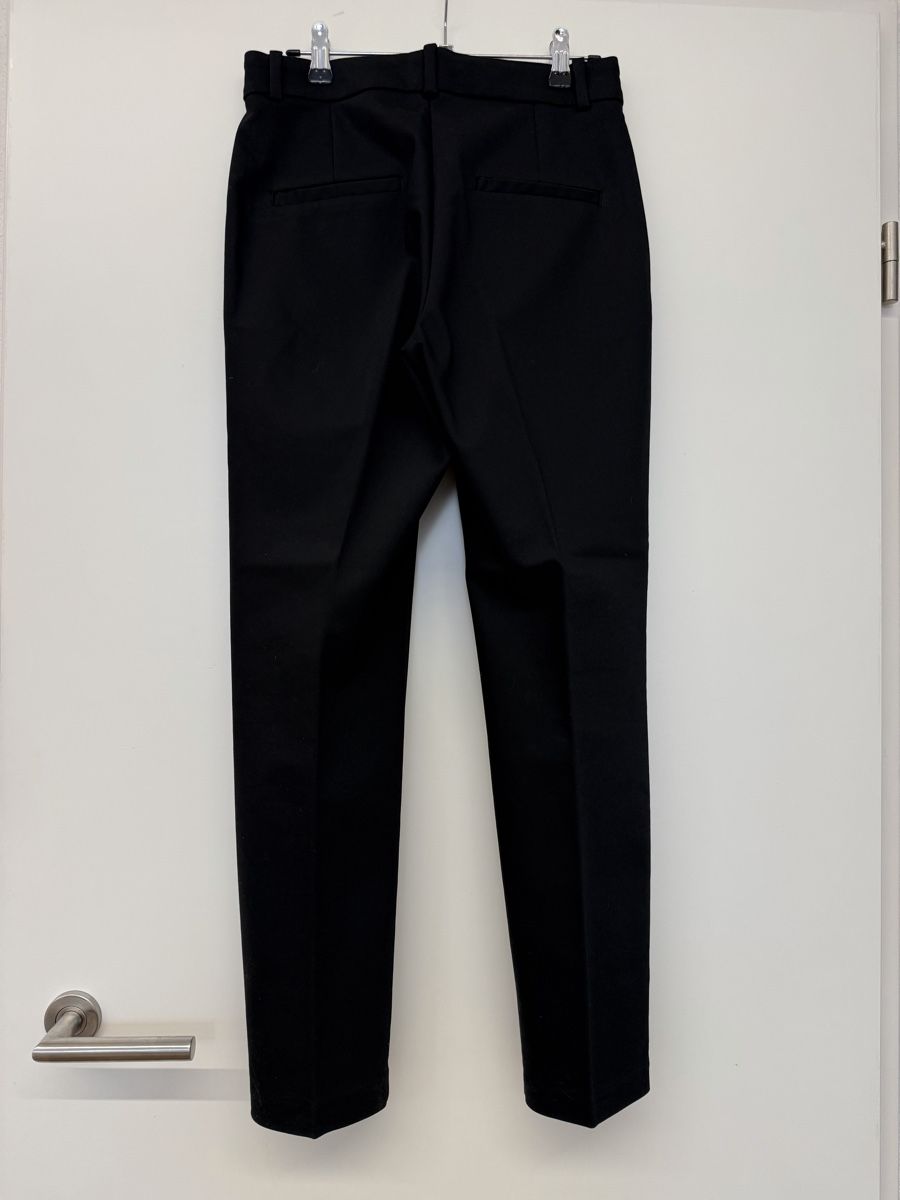 H&M Pantaloni: Chinohose Damen schwarz – Usato da Stäfa venduto da alyssa.bgl