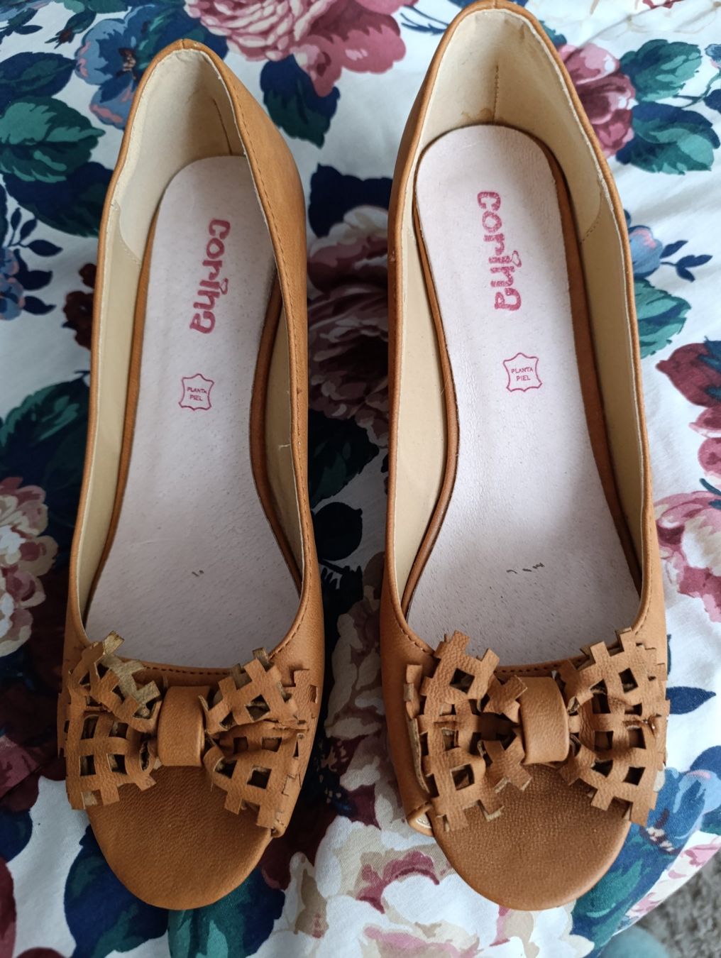 Scarpe da donna: Chaussures cuir beige – Nuovo e nell'imballaggio originale da St-Cergue venduto da Neviana