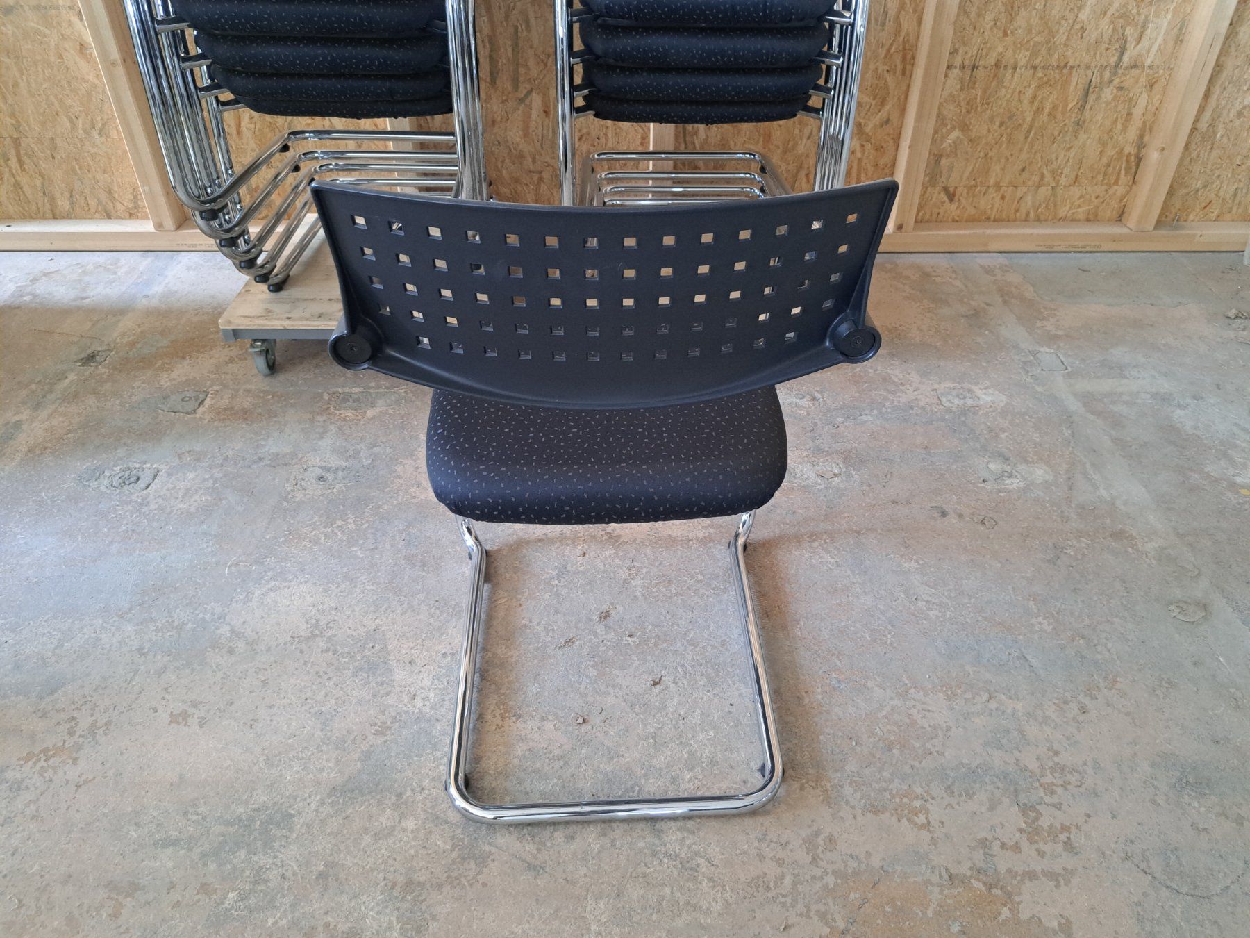 Chaises: 10x Vitra Stapelstuhl Freischwinger – D'occasion à Belp par deal-now 2