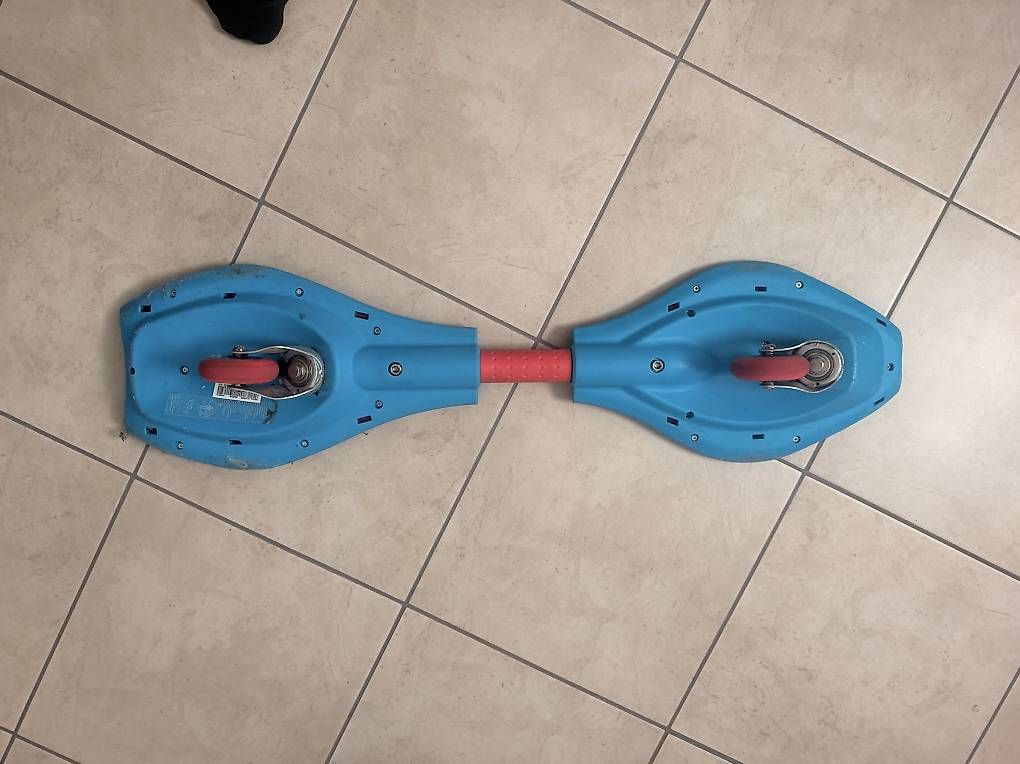 Skateboards: RipStik Caster Board Waveboard blau/rot – Usato da meiringen venduto da Dbirri