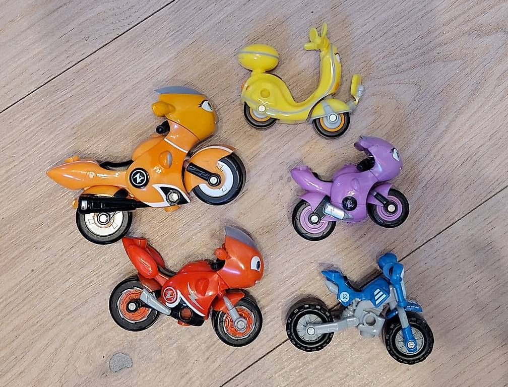 Giocattoli: Motos Ricky Zoom – Usato da Vuisternens-Romont venduto da jea_75h2 2