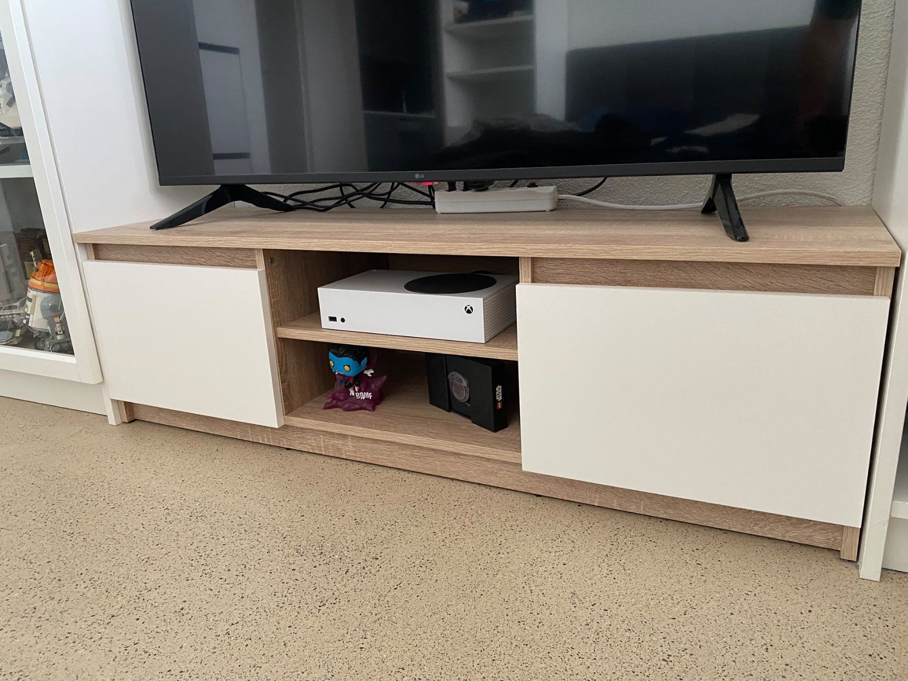 Fixations: TV stand – D'occasion à Zürich par gio_peirano98 2
