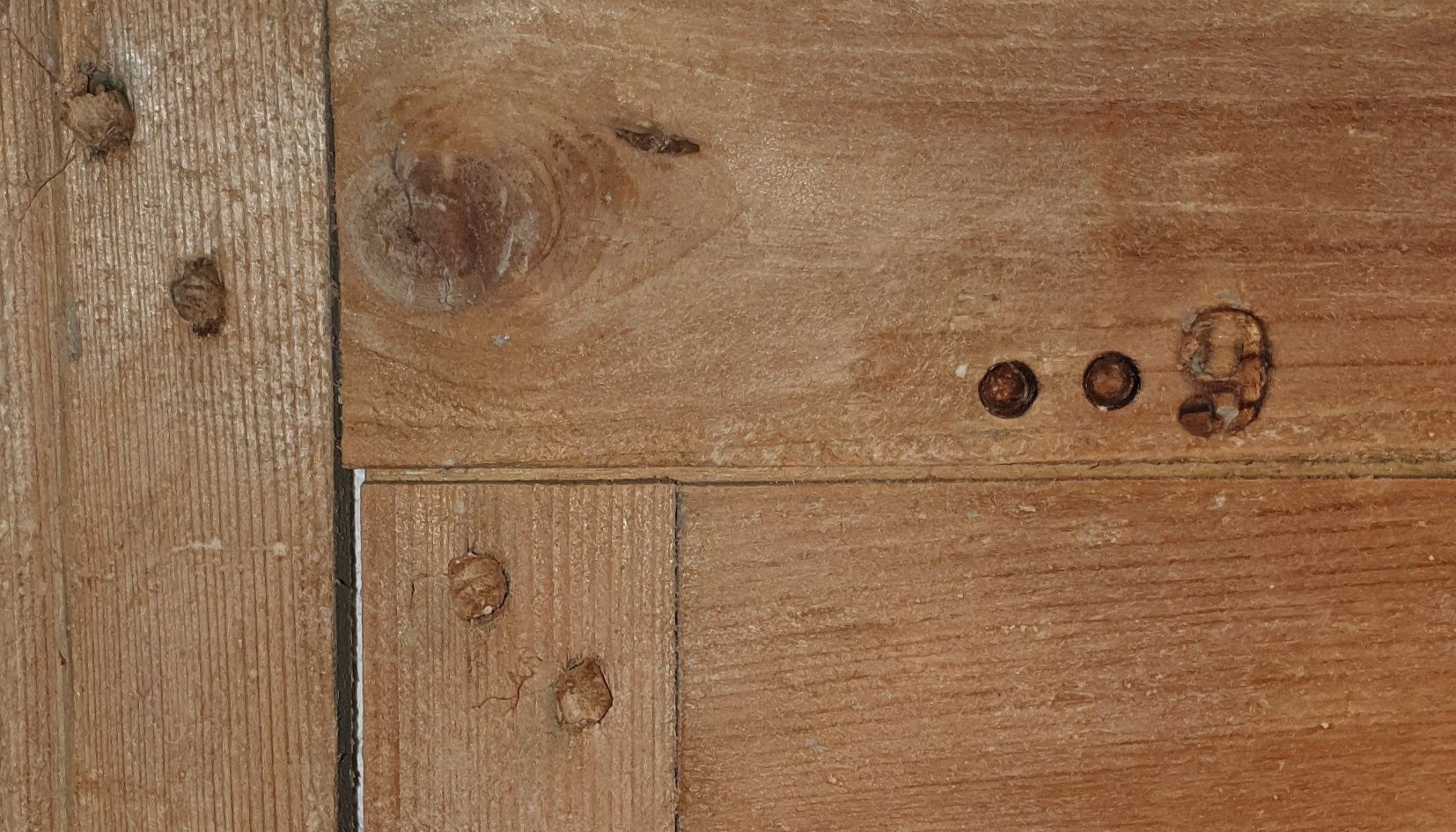 Tutte le decorazioni: Volets anciens (5) sablés pour décoration – Usato da Cernier venduto da Alpin19 8