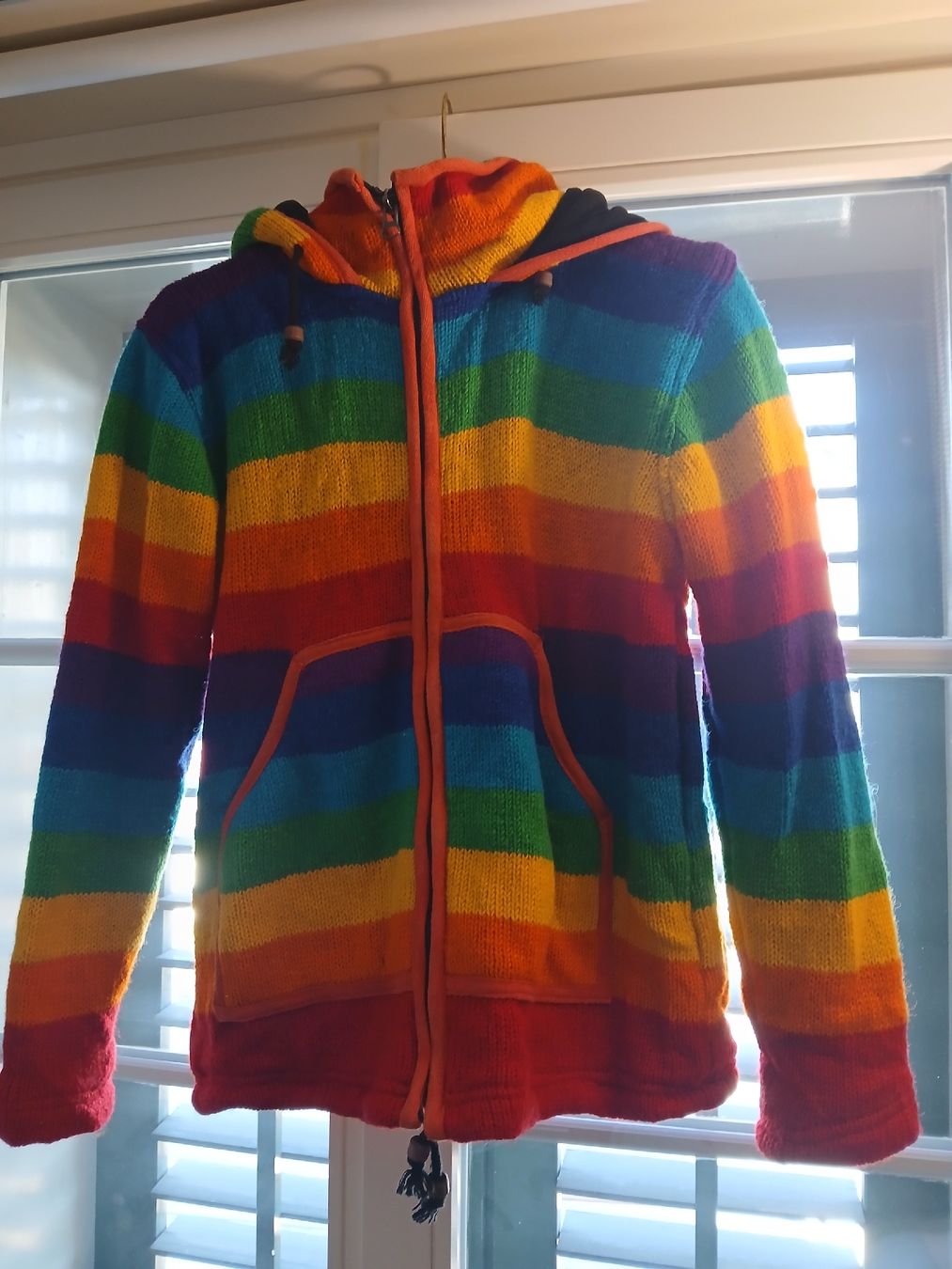 Jacken: Regenbogen Strickjacke – Gebraucht aus Rothenburg von Rekhyt
