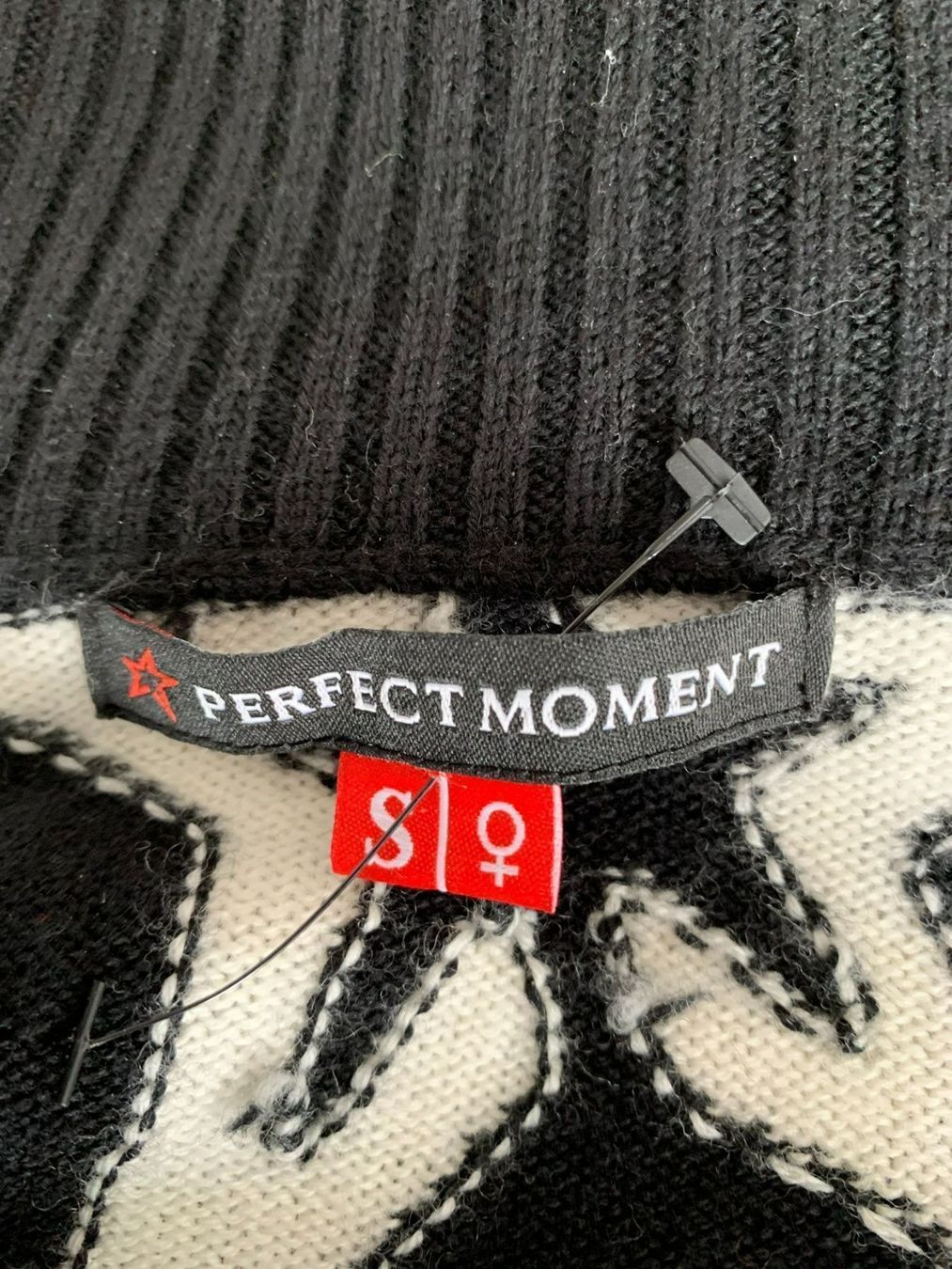 Maglioni & Felpe: PERFECT MOMENT: Neuer exklusiver schwarzer Pullover, S – Nuovo (secondo la descrizione) da Luzern venduto da designluzern 4