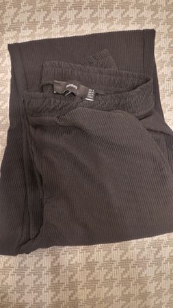 Bershka Cordhose, Schwarz, Grösse M - Top Zustand!