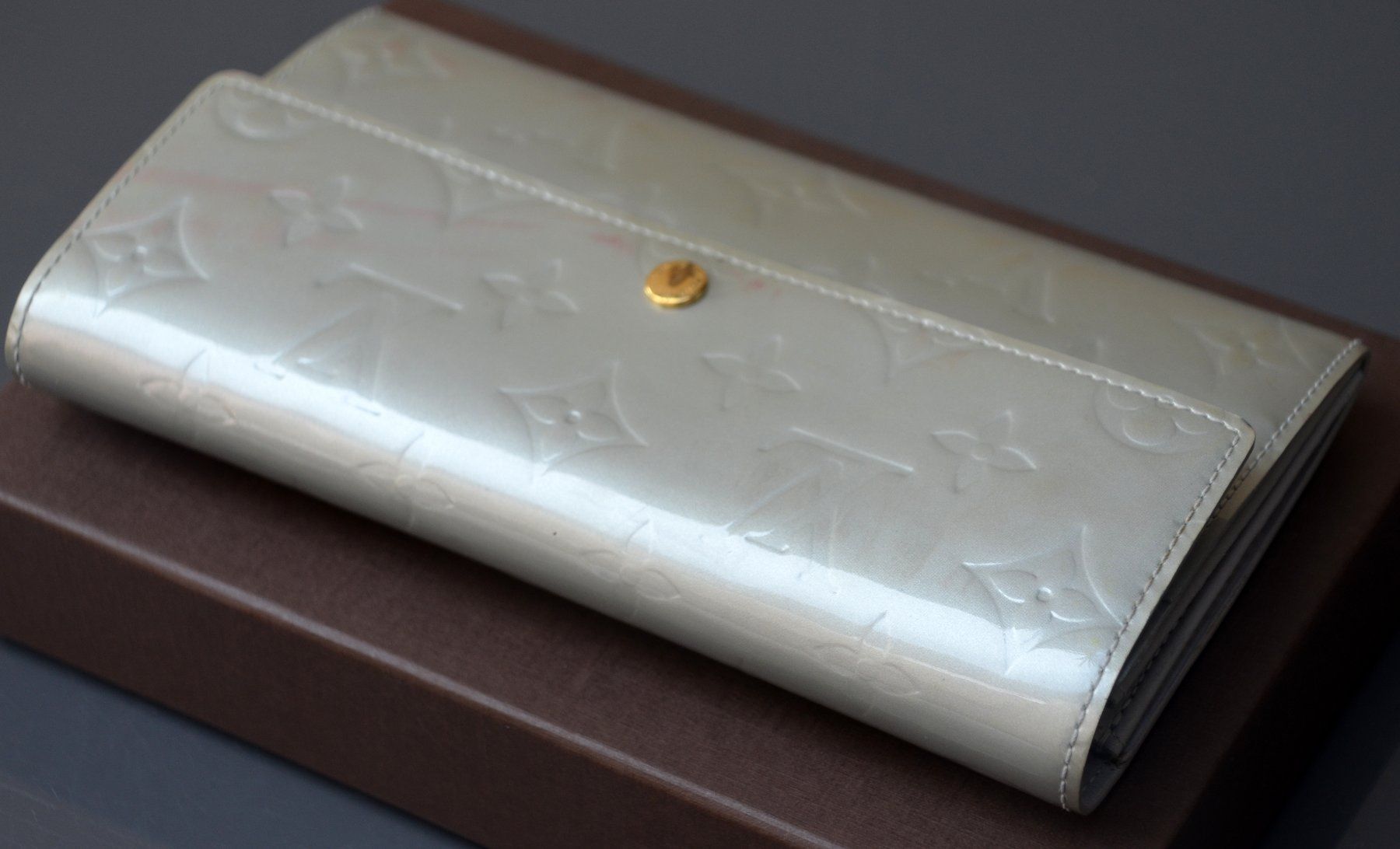 Louis Vuitton Portamonete: Portefeuille Louis Vuitton Sarah Wallet – Usato da Collonges venduto da Auganien 3