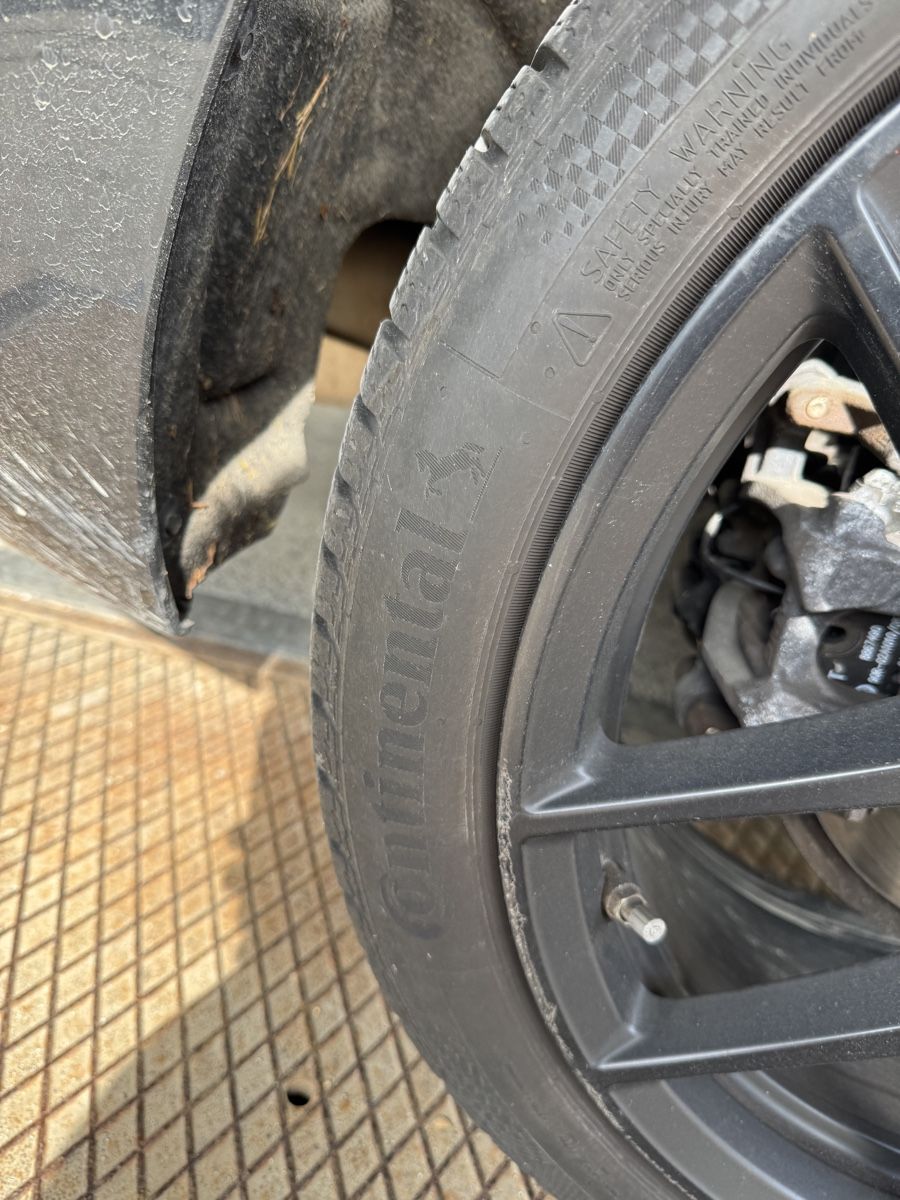 Altro in Scrittura & Disegno: Winterreifen Continental 255/40 R18 – Usato da Fribourg venduto da sam_657w 2