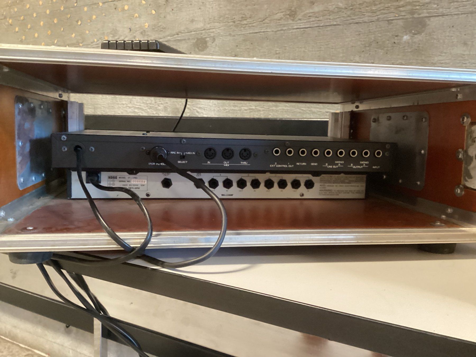 Strumenti musicali: ROLAND Guitar Effects Processor GP-8 / KORG Tuner DT-1 pro – Usato da Birsfelden venduto da Murfy 4