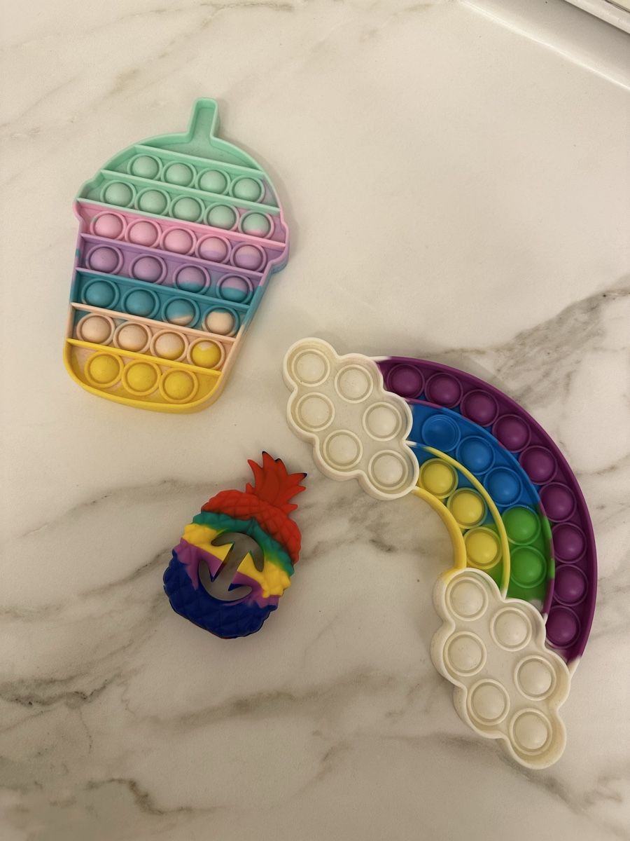 Giocattoli: Set mit 2 Pop It's & 1 Squishy – Nuovo (secondo la descrizione) da Koppigen venduto da mrs_5gyj