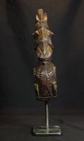 antike Holzfigur geschnitzt mit Sockel, ethnisch