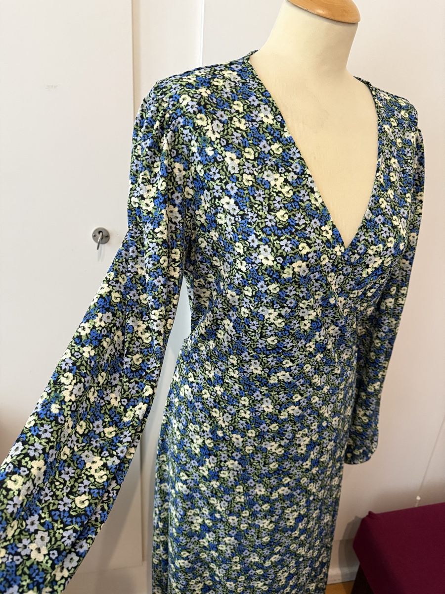 Mango Robes: Robe portefeuille mango – Neuf (Voir description) à Le Locle par tchanatakoua 6