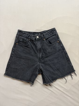 Shorts en jeans noir taille 40 bon état