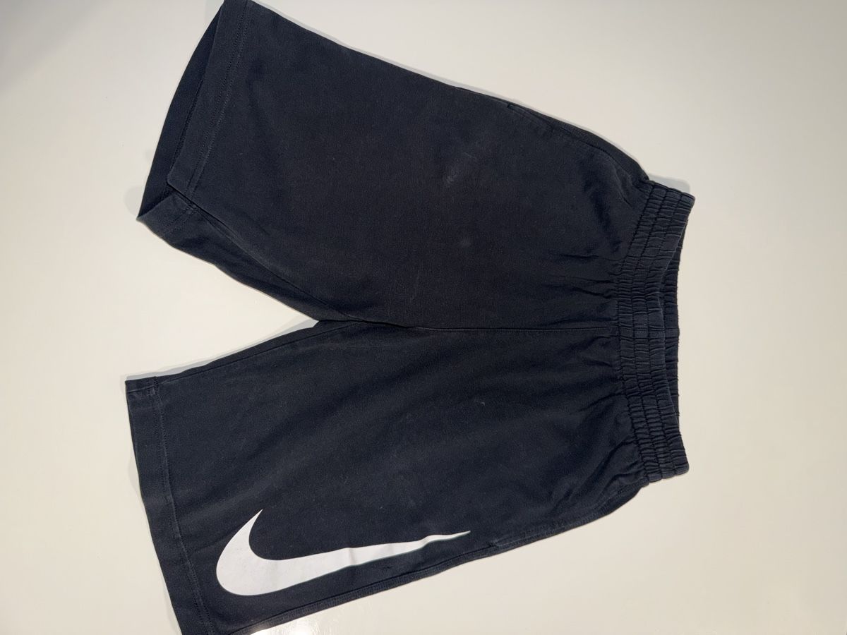 Nike Hosen: Short de sport Nike M – Gebraucht aus Cologny von PEACEANDLOVE