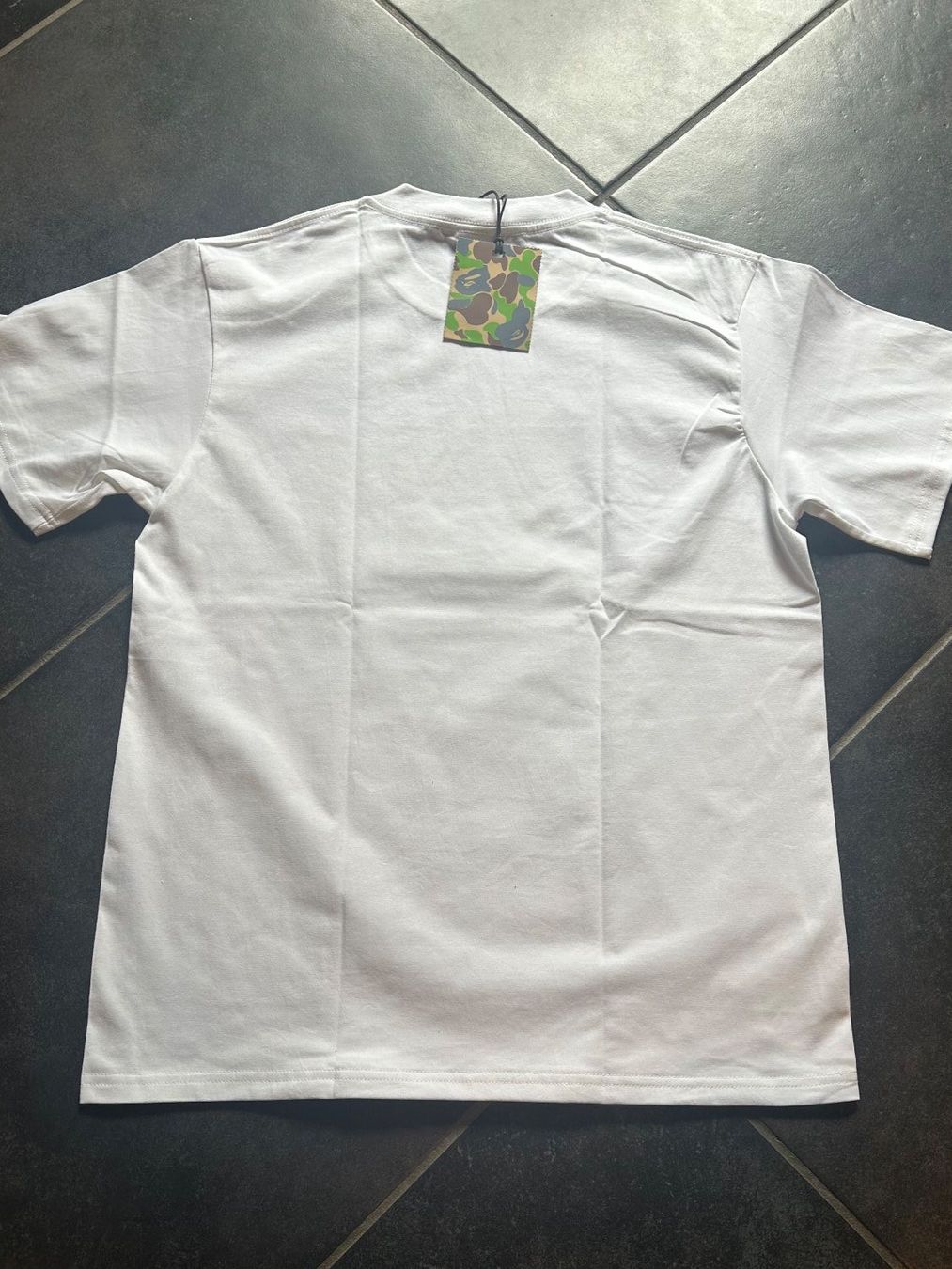 Bape T-shirt: BAPE Big Ape Head Tee Blanc/Bleu Camo – Nuovo e nell'imballaggio originale da Le Locle venduto da Diabolo11 3