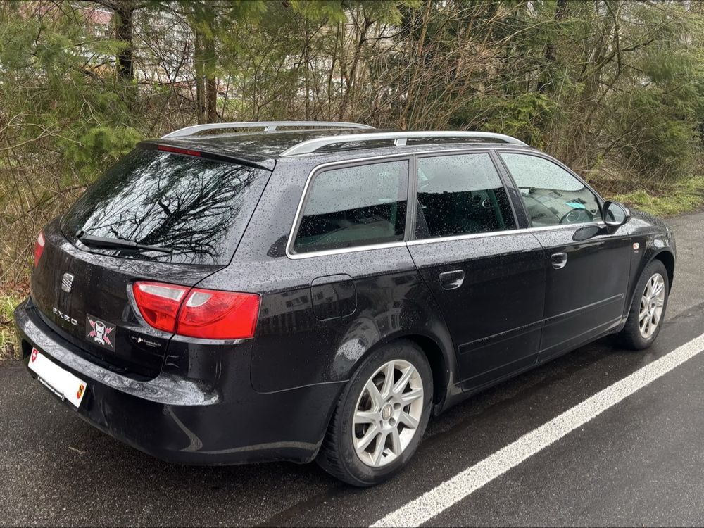 Elegantes Seat Exeo Kombi Fotosnull