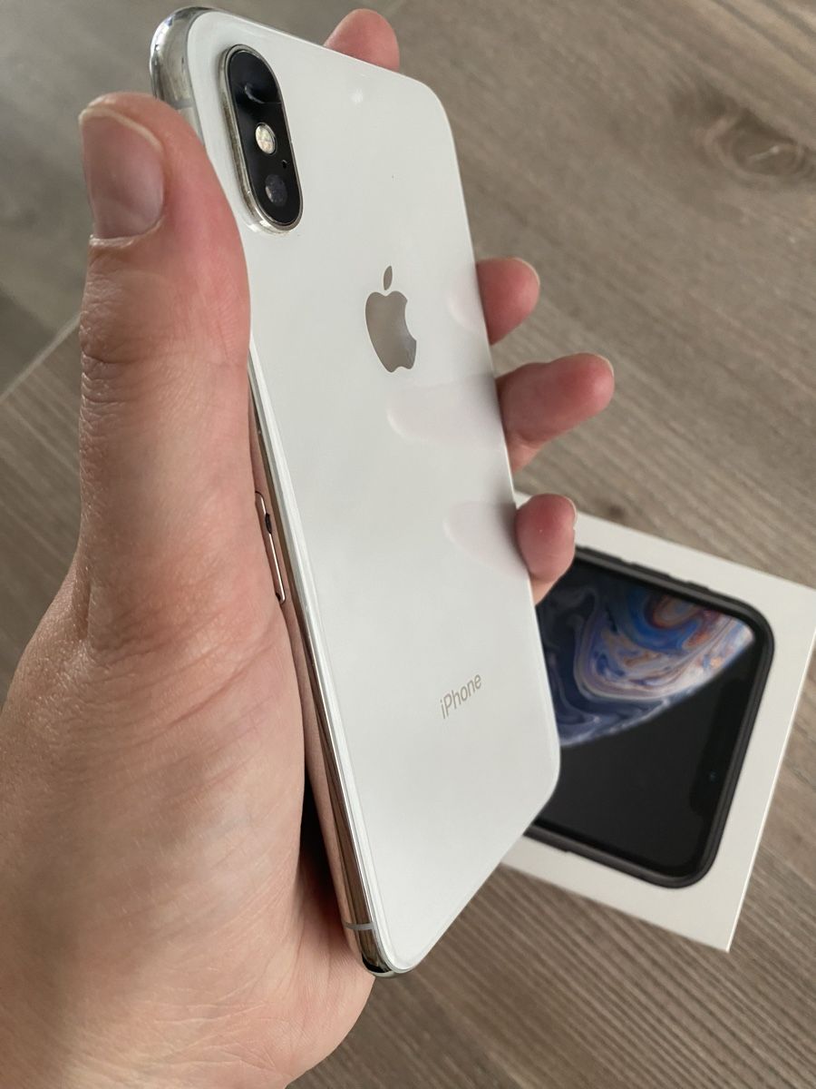 Apple Handys / Smartphones: iPhone X 256GB Silver + étui Guess – Gebraucht aus Delémont von Emi-98 1